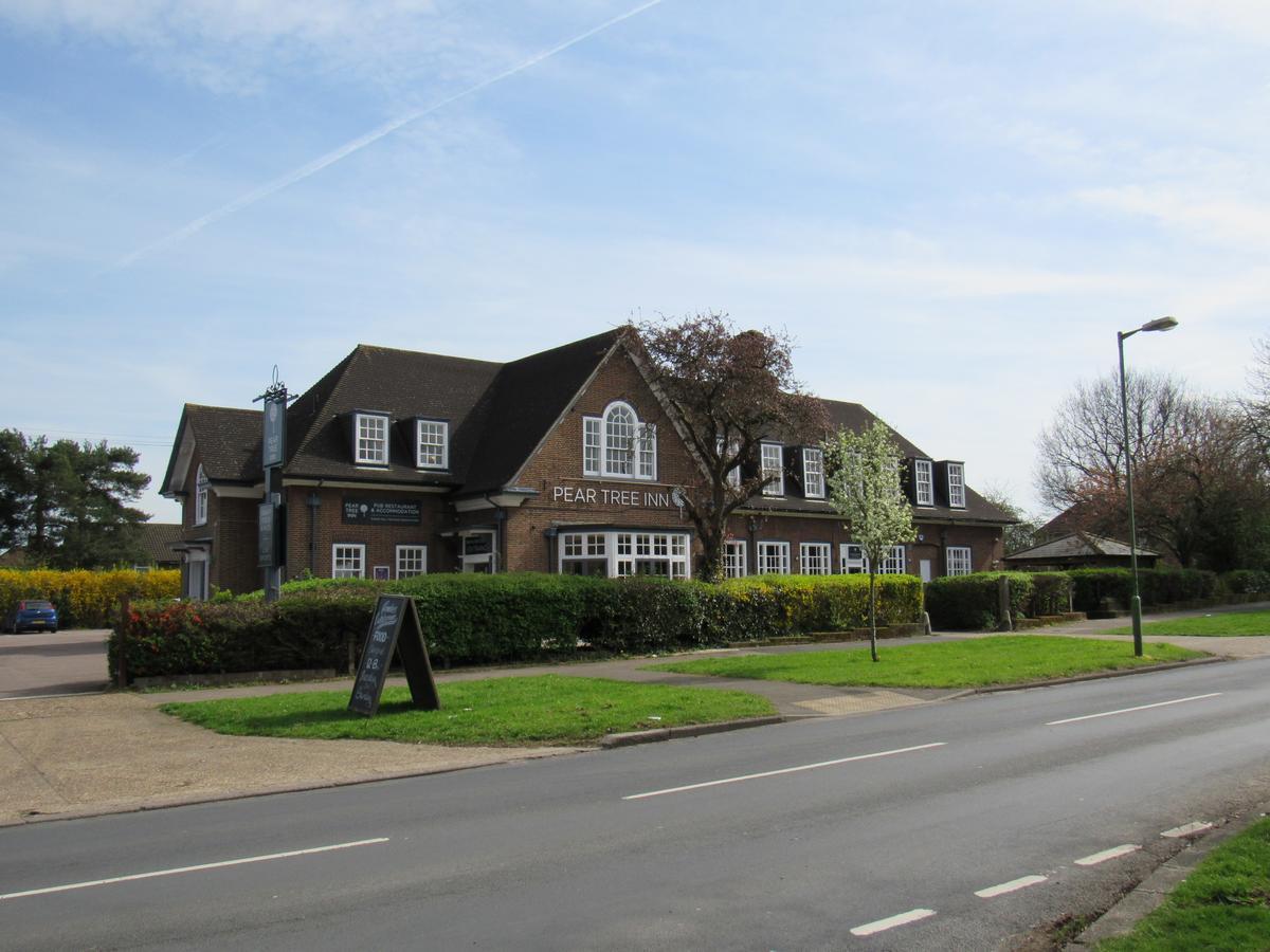 Pear Tree Inn Welwyn Garden City Exterior foto